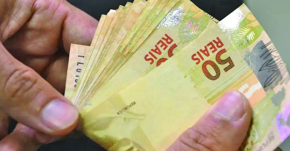 O rendimento mensal real domiciliar per capita no Brasil chegou, no ano passado, ao maior valor da série histórica iniciada em 2012: R$ 2.020 - Foto: Marcello Casal Jr/Agência Bras