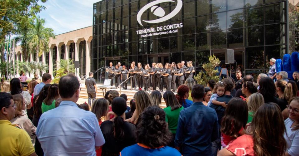 Cantata e distribuição de presentes no Natal do TCE