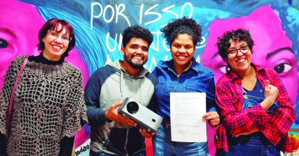 Equipe do projeto TrransCine  encerrou as atividades entregando projetores às instituições - Foto: Lucas Arruda/Divulgação