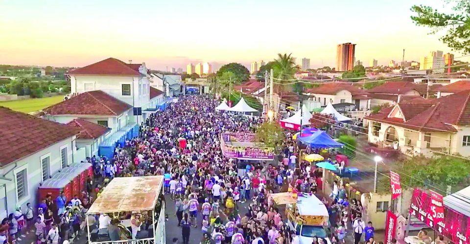 O carnaval e a alta temporada continuam sendo responsáveis por quase metade da movimentação do setor turístico. Foto: Divulgação