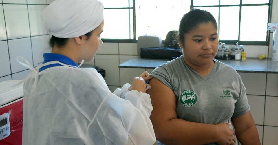 A campanha de aplicação de vacinas ofertadas pelo SESI começou nesta segunda-feira (07) - Foto: Divulgação / FIEMS