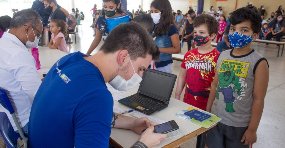 VACINAÇÃO ESCOLAS COVID-19